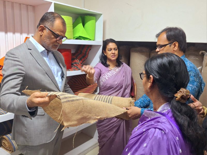 পলিথিনের ক্ষতিকর প্রভাব কমাতে পাটজাত পণ্যের ব্যবহার বাড়াতে হবে